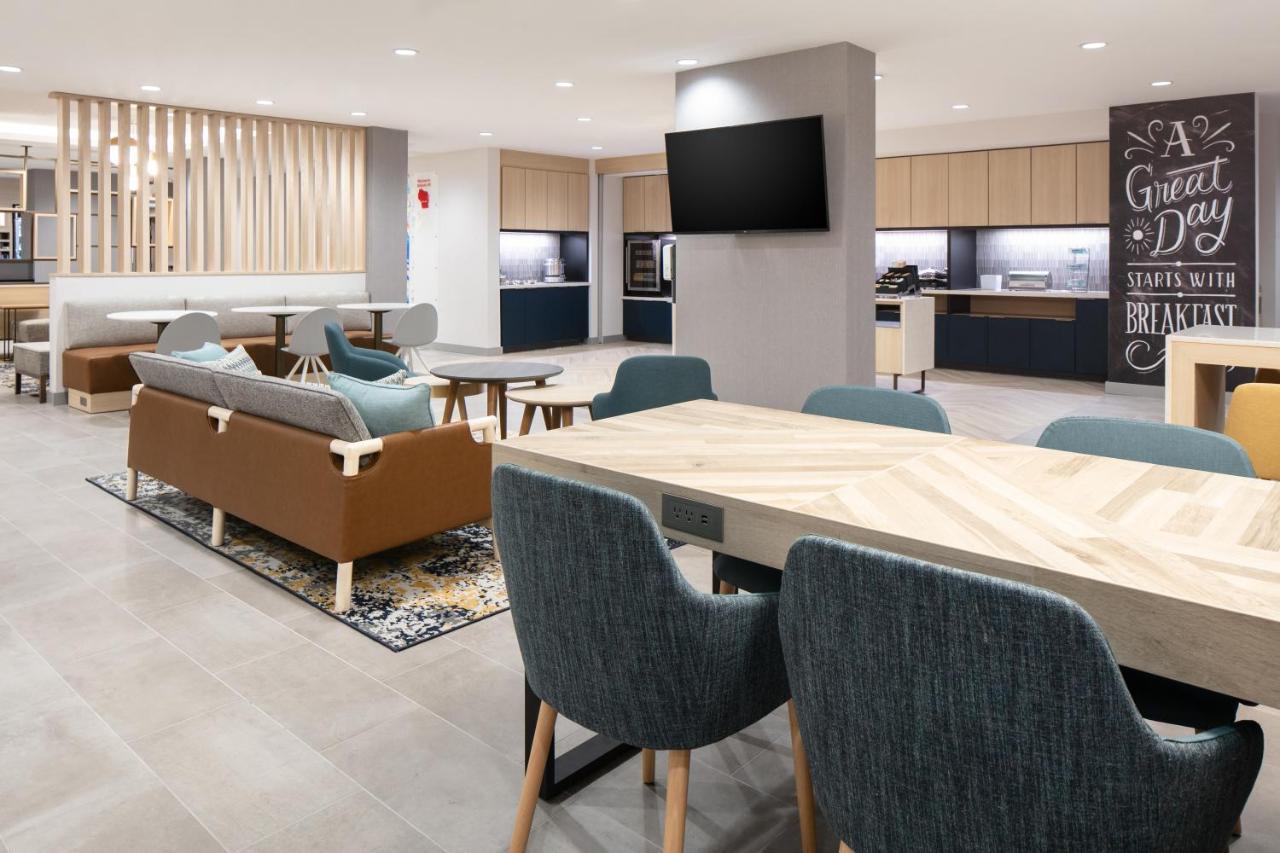 Towneplace Suites By Marriott Oshkosh Eksteriør billede