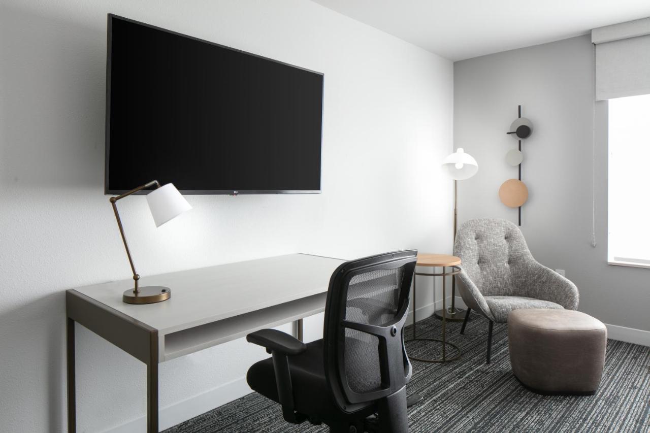 Towneplace Suites By Marriott Oshkosh Eksteriør billede