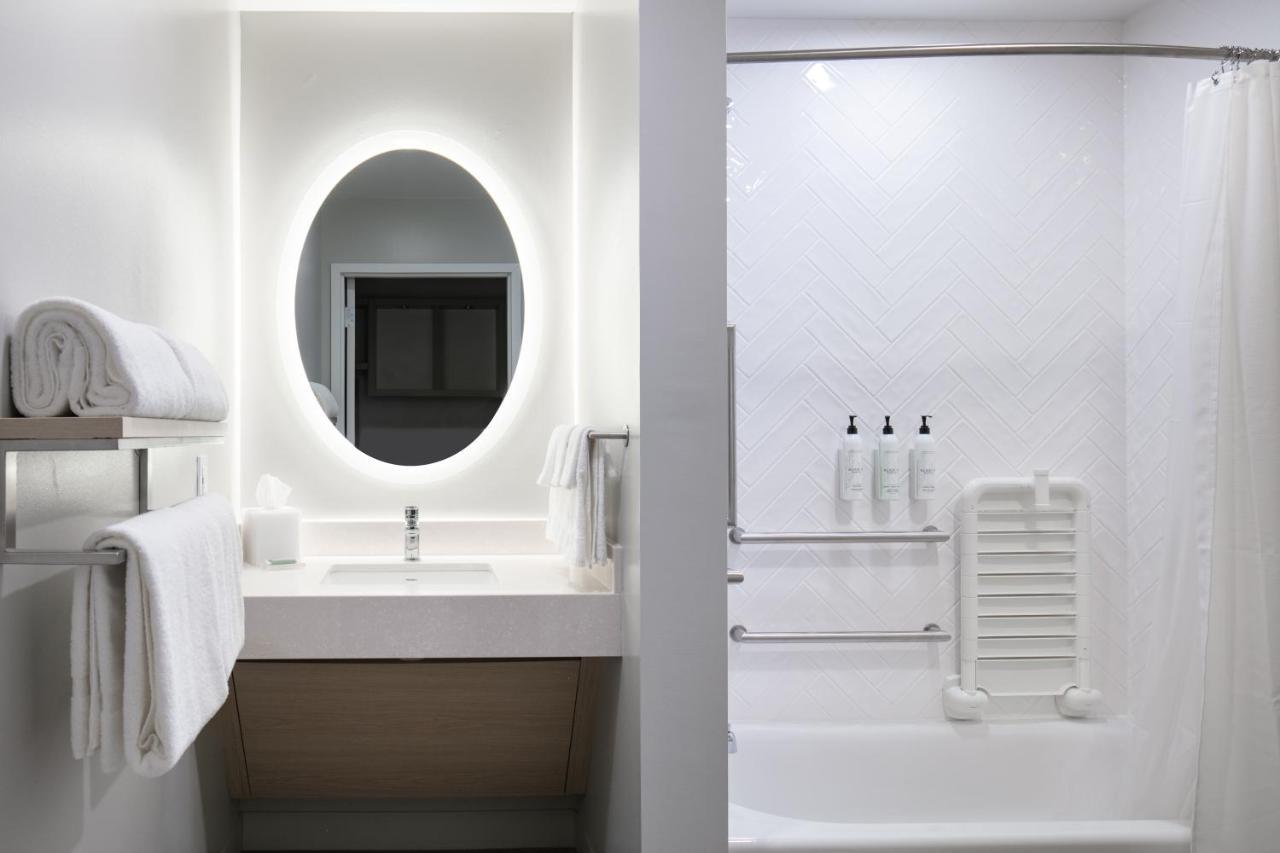 Towneplace Suites By Marriott Oshkosh Eksteriør billede