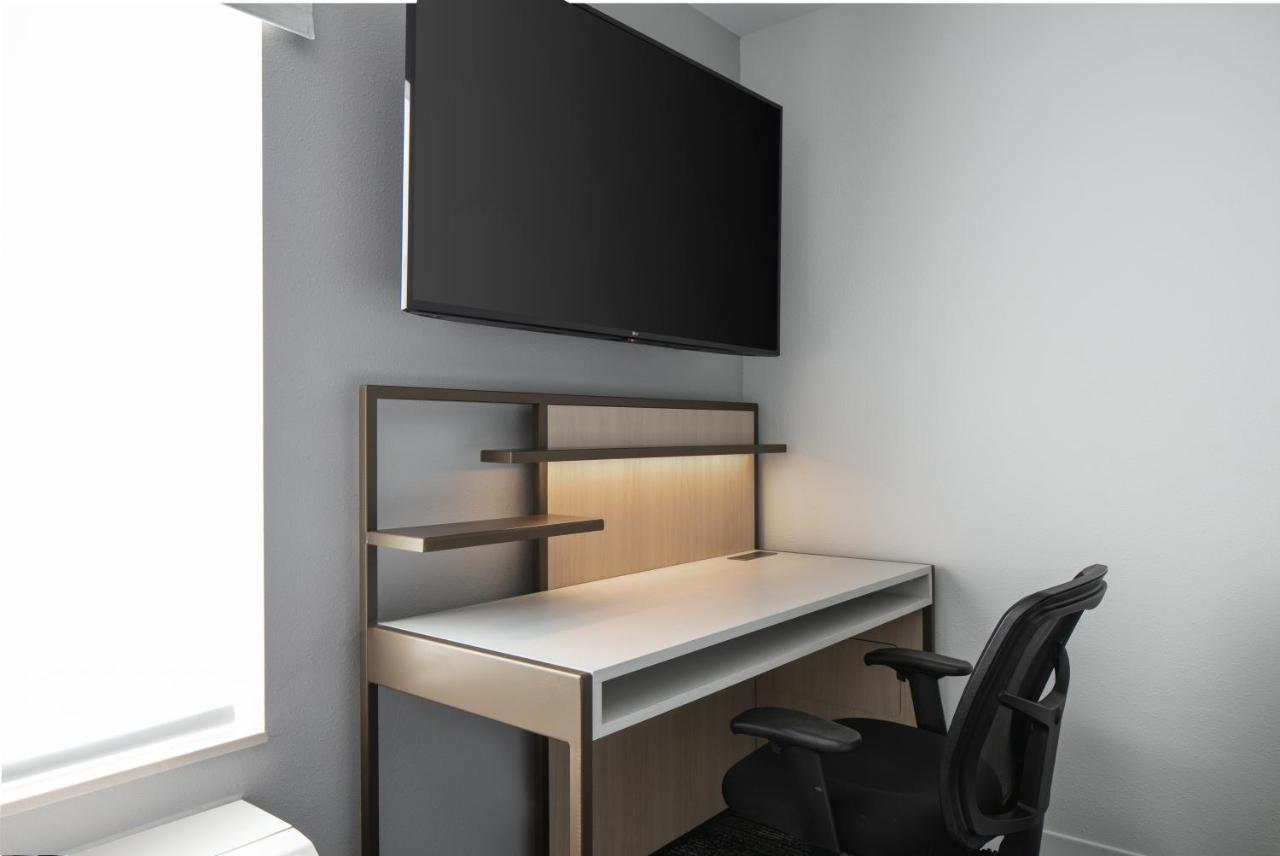 Towneplace Suites By Marriott Oshkosh Eksteriør billede