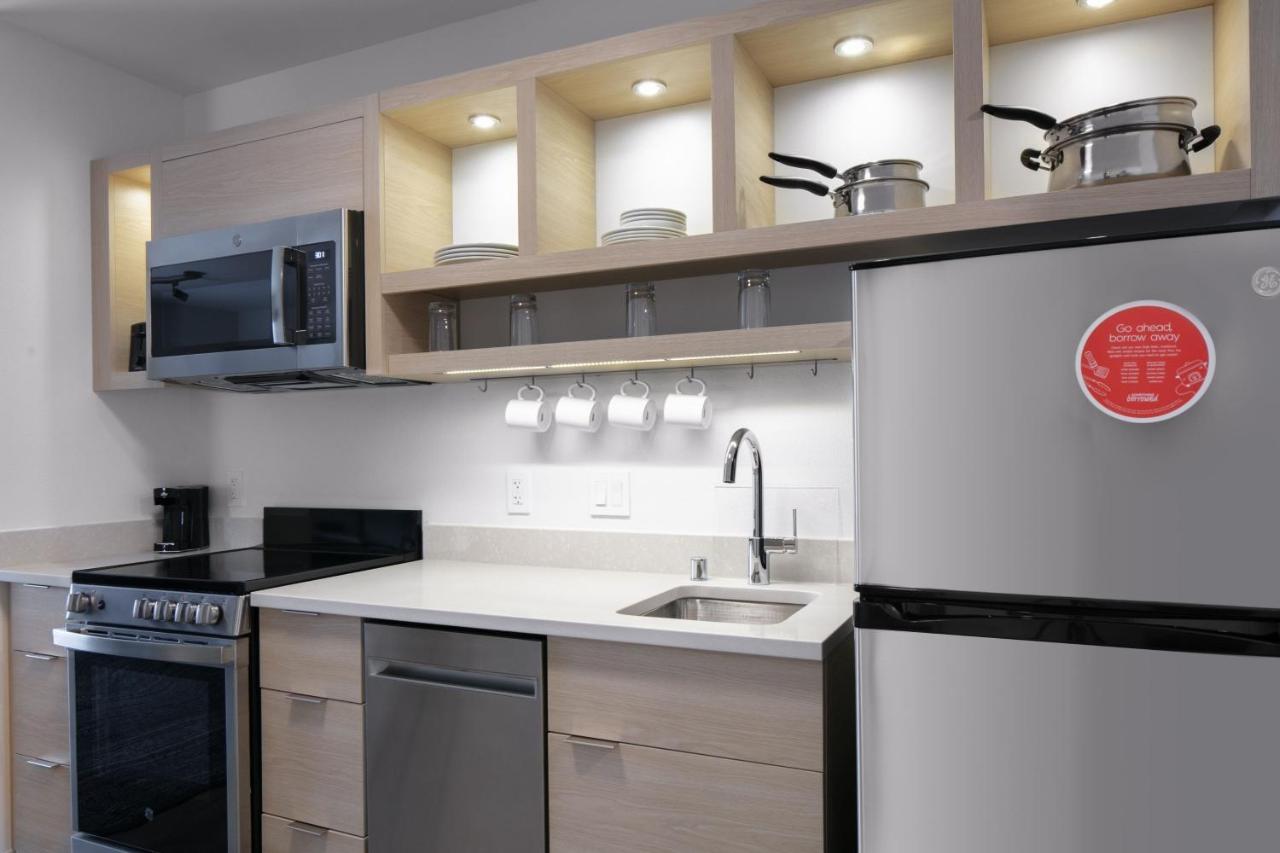 Towneplace Suites By Marriott Oshkosh Eksteriør billede