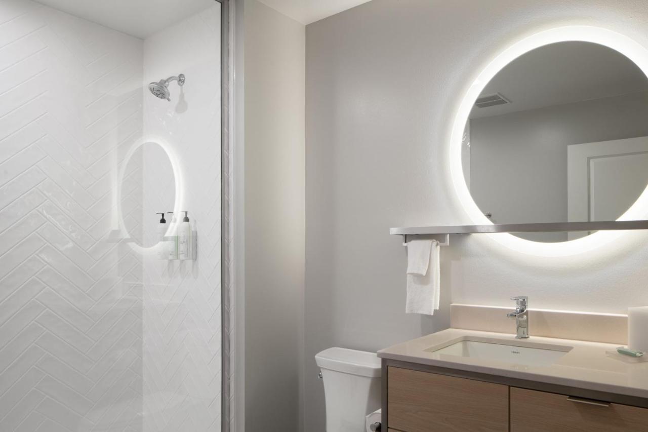 Towneplace Suites By Marriott Oshkosh Eksteriør billede