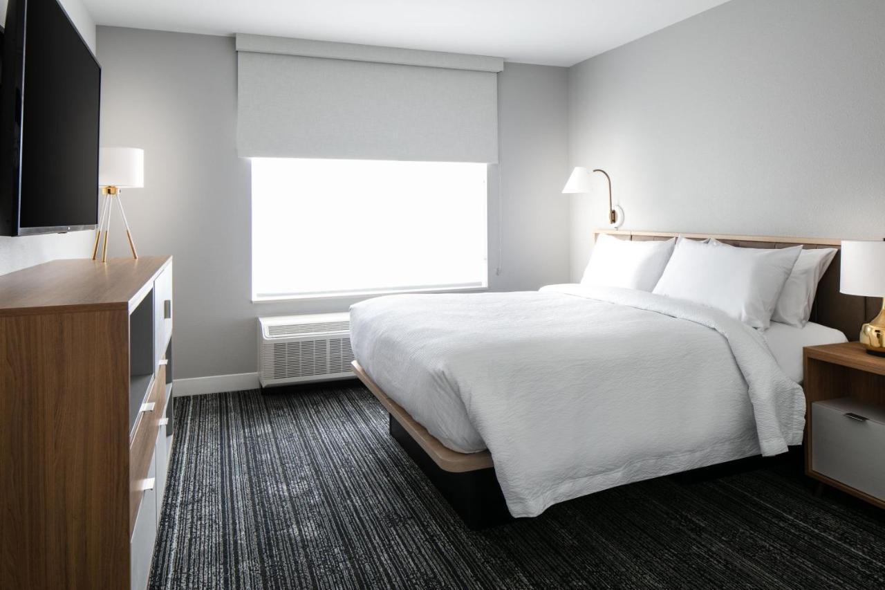 Towneplace Suites By Marriott Oshkosh Eksteriør billede